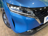 【LEDヘッドライト】悪天候や夜間走行時も良好な視界を確保し安心して運転できる高輝度LEDヘッドライトを装備!点灯速度が早く、消費電力も抑えられています。