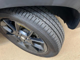 障害物を感知して、衝突の可能性がある場合、運転者へ警告音を発したり、衝突の可能性が高い場合、ブレーキの補助操作を行い、減速して衝突被害を軽減するシステムです。