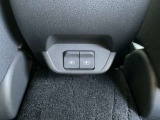 後席にも充電用USBポートあります。
