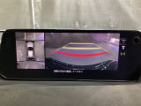 狭い場所での駐車やすれ違いなどでより的確な運転操作に役立つ360&deg;ビューモニターが装備されています。