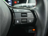 ◆アダプティブクルーズコントロール◆予め設定した車速内でクルマが自動的に加減速。前走車との適切な車間距離を維持しながら追従走行します。【LKAS】車線維持支援システムでステアリング操作を支援。
