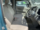 運転席まわりです。実際に座ってみて、乗り心地を体験してみてください,視界も良好です