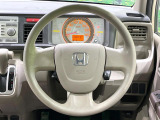 インテリアに合わせたデザインのステアリングは、運転される方のことも考え、運転しやすい形状、大きさです。是非一度、実際に触ってお確かめください。