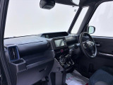 ダイハツのお店では、ダイハツ車を知り尽くしたプロフェッショナルが、専用の診断機器を使って各システムを点検しております。