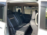 後部座席も当然、綺麗・清潔に仕上げております。内装の綺麗なお車は気持ちが良いですし、コンディションのいい車が多いです。前のユーザーが丁寧に使っていた証拠です。