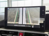 【サイドモニター】ドアミラーについているカメラから映像を映します。車幅も把握しやすくてとても便利ですね。