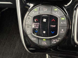デュアルエアコンとは、運転席と助手席で、個別に温度設定ができる機能です。気温の感じ方は、人それぞれ違うもの。乗る人に優しい機能ですね。