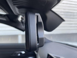 【ルームミラー一体型ETC】BMWといえばルームミラー一体型のETC。ドライバーから差し込めるかたちになっておりますので、差し忘れの際も慌てずにご利用いただけます。
