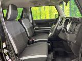 運転席シート廻りは使用感も少なく、良好な状態となっています。前オーナー様が丁寧に使っていたことがよくわかりますね。
