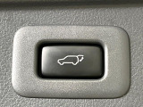 【パワーバックドア】スマートキーや運転席のボタンを押すだけでリアゲートが自動で開閉します!荷物を持っている時や、高い位置にあるバックドアを閉める際に便利な機能です♪