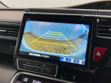 【バックカメラ】リバースにするだけで映ります、後方の安全確認や、狭い駐車場での車庫入れ、雨の日や夜間など視界の悪い時に便利です!安全にバックする為には欠かせない装備です。