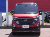 LEDヘッド&LEDフォグランプ搭載!明るくクリアな視界を確保して、安全運転を支援します。本革巻ステアリング、両側オートスライドドア、15インチアルミ、前後ドラレコ、シートヒーターなど豪華装備満載!