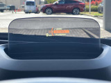 人気のヘッドアップディスプレイ!現在の車速、ナビゲーション・システムによるルート案内の矢印表示、チェック・コントロール、前車接近警告など、さまざまな情報をドライバーの視界内に直接表示いたします!