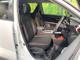 運転席シート廻りは使用感も少なく、良好な状態となっています。前オーナー様が丁寧に使っていたことがよくわかりますね。