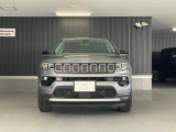 7スロットルグリルはJeep伝統の証です。SUVのみにこだわり続けている伝統あるJeep車へお乗り頂いてみてはいかがですか?