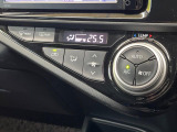 【オートエアコン】一度お好みの温度に設定すれば、車内の温度を検知し風量や温度を自動で調整。暑い&hellip;寒い&hellip;と何度もスイッチ操作をする必要はありません。快適な車内空間には必須の機能ですね♪