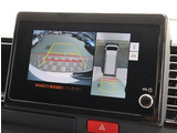 お車選びをお楽しみ頂けるよう、在庫車の展示スペースを十分に確保しております。