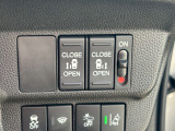 運転席の手元で両側スライドドアの開閉操作が可能です。