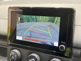 【バックカメラ】駐車時に後方がリアルタイム映像で確認できます。大型商業施設や立体駐車場での駐車時や、夜間のバック時に大活躍!運転スキルに関わらず、今や必須となった装備のひとつです!