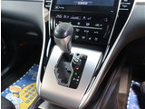 お車選びをお楽しみ頂けるよう、在庫車の展示スペースを十分に確保しております。