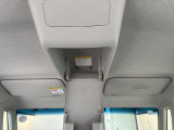 箱ティッシュが収納できるオーバーヘッドコンソールが付いています。