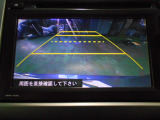 バックカメラの画像です。ガイドラインがスムースな車庫入れをサポートいたします。車庫入れの安心感がアップしますね。