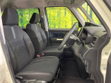 運転席シート廻りは使用感も少なく、良好な状態となっています。前オーナー様が丁寧に使っていたことがよくわかりますね。