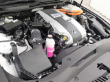2AR-FSE型 2.5L 直列4気筒 DOHCエンジンと1KM型交流同期電動機のハイブリッドシステム搭載、駆動方式はFRです。