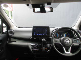 フロントガラスが広く視界が広々としているので、運転がとてもし易いです