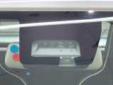 【衝突軽減装置】走行中に前方の車両等を認識し、衝突しそうな時は警報とブレーキで衝突回避と被害軽減をアシスト。より安全にドライブをお楽しみいただけます。