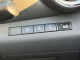 運転席右下の操作しやすい位置に各種設定ボタンがあります