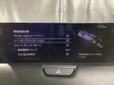 ハンドル操作をアシストすることにより車線からの逸脱回避を支援します。