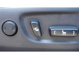 パワーシート搭載。微妙な調整が手軽にでき、最適なポジションで運転することが可能です。