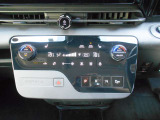 オートエアコン付きなので、温度を設定するだけで車内を快適にしてくれます!
