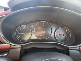 左右対称のスピードメーターで、集中して運転する事ができます。