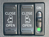 【両側パワースライドドア】スマートキーや運転席のスイッチで後席両側スライドドアの開閉が可能♪電動だから力を入れてドアを開ける必要が無く、小さなお子様でも簡単に開け閉めでき快適です♪