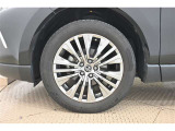 純正なので車に似合うデザインになっていますね。スタッドレスタイヤもご相談下さい。