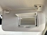 【運転席サンバイザー】鏡が付いているのでメイク直しなどにも便利★