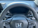 運転席の手元でシフトアップシフトダウンの操作が可能なパドルシフトを装備しています♪