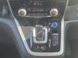 オートエアコン付きで快適に運転が楽しめます。