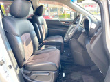 運転席シート廻りは使用感も少なく、良好な状態となっています。前オーナー様が丁寧に使っていたことがよくわかりますね。