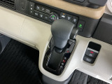 発進時から滑らかに加速する無段階変速のCVTはストップ&ゴーの多い街の中も快適です