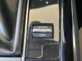 ガソリンエンジンモデルのみに搭載されている「スポーツモード」では、アクセルのレスポンスを上げる事で、マックスのパワーを早く引き出すことが可能となります。