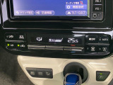 【オートエアコン】一度お好みの温度に設定すれば、車内の温度を検知し風量や温度を自動で調整。暑い&hellip;寒い&hellip;と何度もスイッチ操作をする必要はありません。快適な車内空間には必須の機能ですね♪