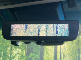 【デジタルインナーミラー】後席の大きな荷物や同乗者で後方が確認しづらい時でも安心!カメラが撮影した車両後方の映像をルームミラー内に表示。クリアな視界で状況の確認が可能です!