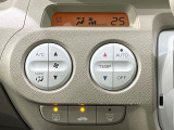 【オートエアコン】一度お好みの温度に設定すれば、車内の温度を検知し風量や温度を自動で調整。暑い&hellip;寒い&hellip;と何度もスイッチ操作をする必要はありません。快適な車内空間には必須の機能ですね♪