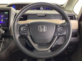 Hondaセンシング搭載ミリ波レーダーと単眼カメラで、クルマの前方の状況を認識。ブレーキやステアリングの制御技術と協調し、安心・快適な運転や事故回避を支援する先のシステムです