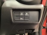 各種機能の切替スイッチは運転席パネル下に集約されています。任意で切り替え可能なため状況に合わせてお使いください。