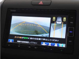 ◆リアカメラdeあんしんプラス◆駐車場をバックで出るときなど、リアワイドカメラの映像から危険を検知。走行中のさまざまな危険回避をサポートします!