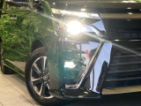 【LEDヘッドライト】悪天候や夜間走行時も良好な視界を確保し安心して運転できる高輝度LEDヘッドライトを装備!点灯速度が早く、消費電力も抑えられています。